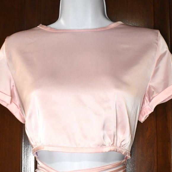 Tulum Sunrise Pink Satin Wrap Crop Top Size Large Short Sleeve Blouse - Picture 4 of 15